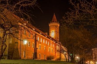 Город Легница ночью.