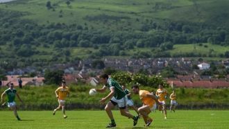 Местные футболисты.