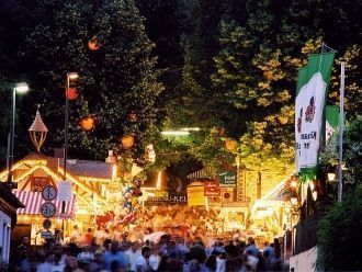 Город Эрланген ночью.