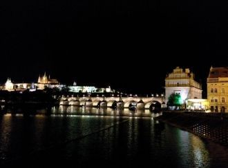 Город Эрланген ночью.