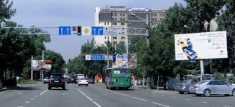 Улица Абая, угол улицы Гагарина, Алматы.