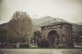 Старый снимок. Аоста. Триумфальная арка 