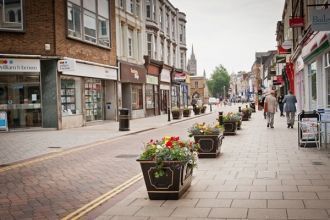 Пешеходы на улицах города