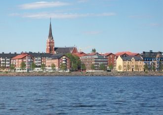 Вид с воды на город Лулео.