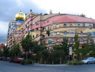 Лесная спираль - здание Хундертвассера.