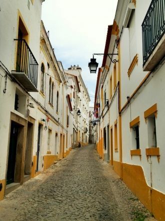 Улица города Эвора.