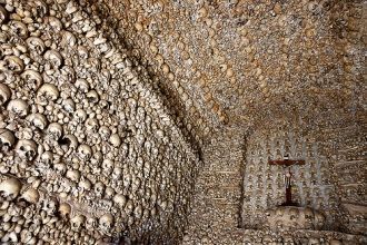 Часовня костей (Эвора, Португалия).