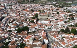 Город Эвора с высоты.