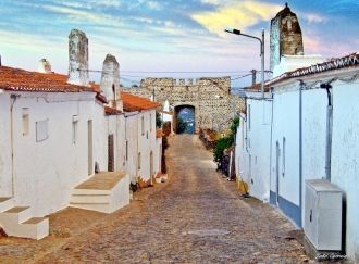 Улица города Эвора.