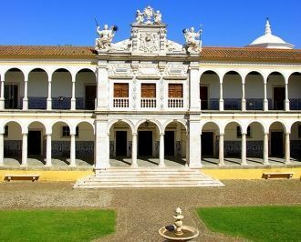 Университет Эворы.