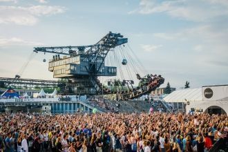 Местные жители.