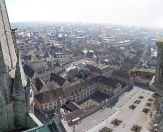Вид на Шартр с высоты Шартрского собора