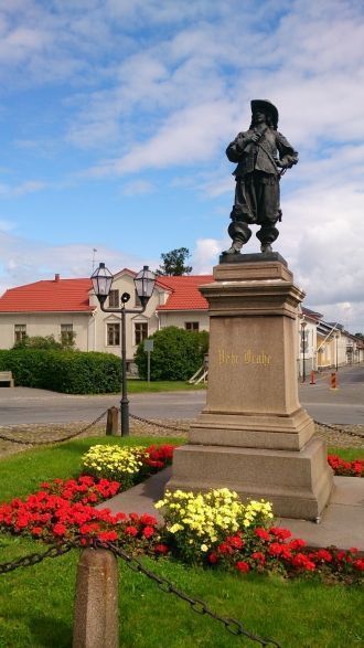 Памятник основателю города Раахе.