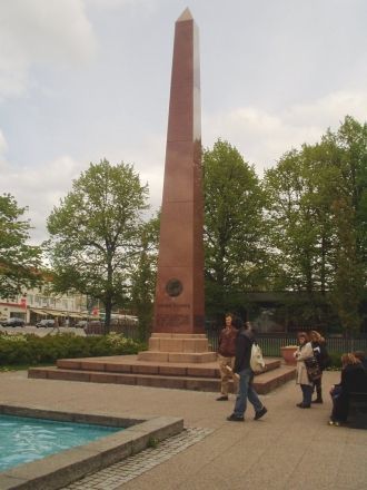 Доннер Обелиск, Хювинкяя, Финляндия.