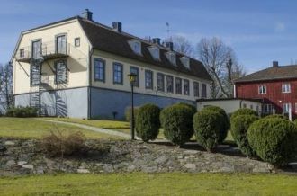 В городе Скара.