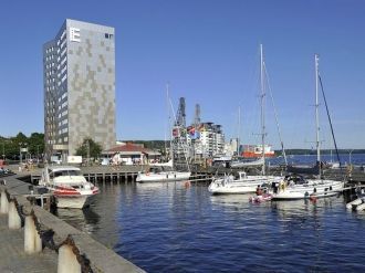 В городе Эрншёльдсвик.