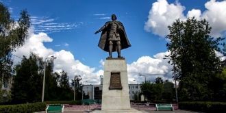 Памятник Владимиру Храброму (Серпухов, Р