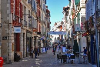 Жители г. Байонна.