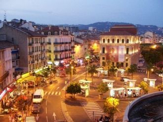 Канны ночью