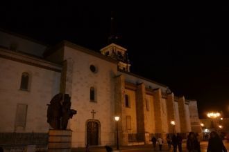 Алькала-де-Энарес ночью.