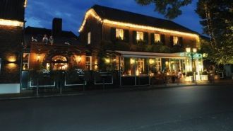 Город Мерс ночью.