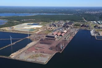 Глубоководный порт Кокколы с высоты.