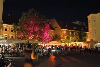 Винер-Нойштадт ночью.