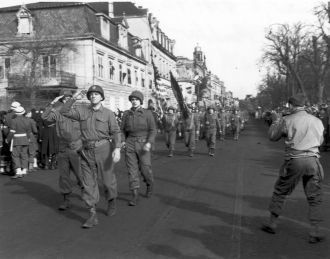 Парад в Кольмар. 1945 год.
