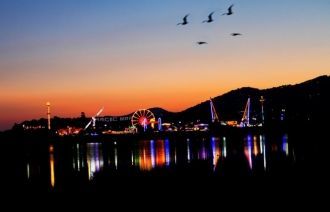 Ночная жизнь города Йер.