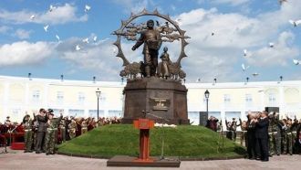 Памятник переселенцам на Алтай – первый 