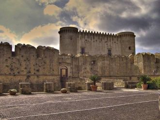 Санто-Северина, Кротоне.