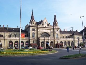 Железнодорожный вокзал в городе Печ, Вен