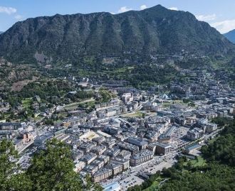 Вид с высоты на Андорра-ла-Велья.