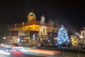 Ночь. Город Подебрады в новогоднем убран