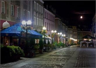 Город Ольшты ночью.