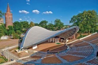 Здание Амфитеатра Тысячелетия является о