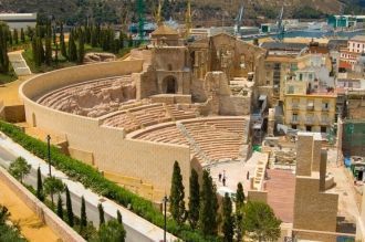 Руины римского театра были раскопаны в 1