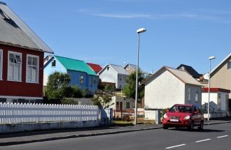 На улице города Вестманнаэйяр.