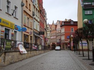 Одна из улиц в Еленя-Гуре.