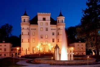 Ночной город Еленя-Гура.