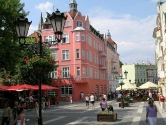 Люди в Еленя-Гуре.