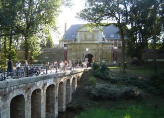 Жители и гости города Аррас.