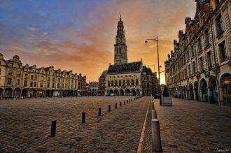 Площадь Героев в Аррасе.