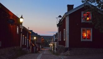 Прогулки по ночным улицам города Евле.