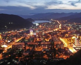 Ночной город Пьятра-Нямц.