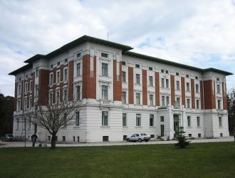 Здание больницы.&nbsp;Амштеттен, Австрия