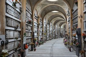 Кладбище Стальено — это обширное кладбищ