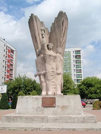 Памятник Героям Красного Знамени.