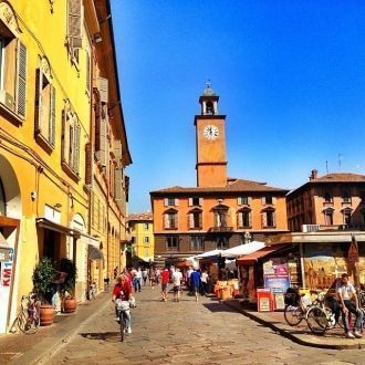 Прогулки городом Реджо-нель-Эмилия.