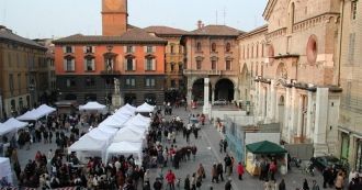 Жители и гости города Реджо-нель-Эмилия.